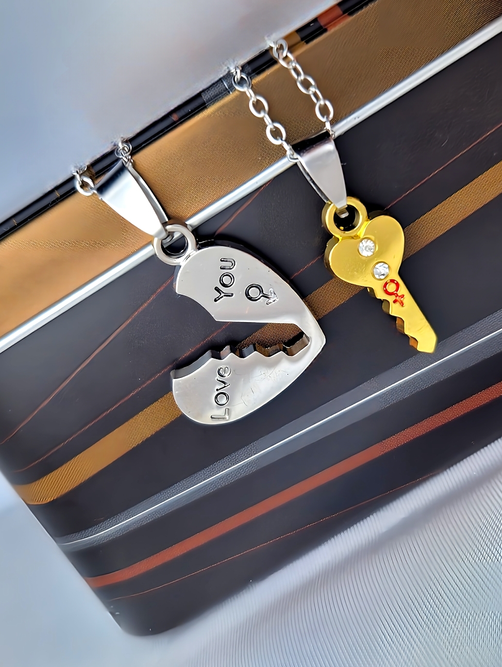 2x Halskette mit Anhänger Herz und Schlüssel Liebe Paare Geschenkidee Modeschmuck – Bild 2